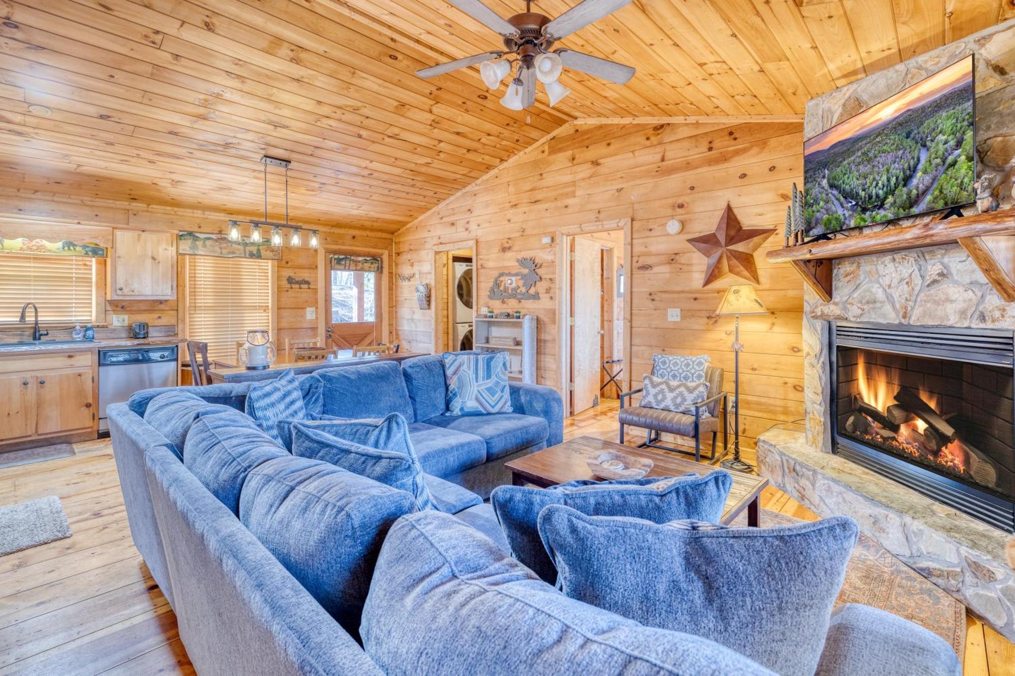 Secluded Sunrise Ridge-10 Min From Blue Ridge, King Beds, Hot Tub, 2 Porches, Fireplace Wood Burning, Mountain View, Cozy 外观 照片