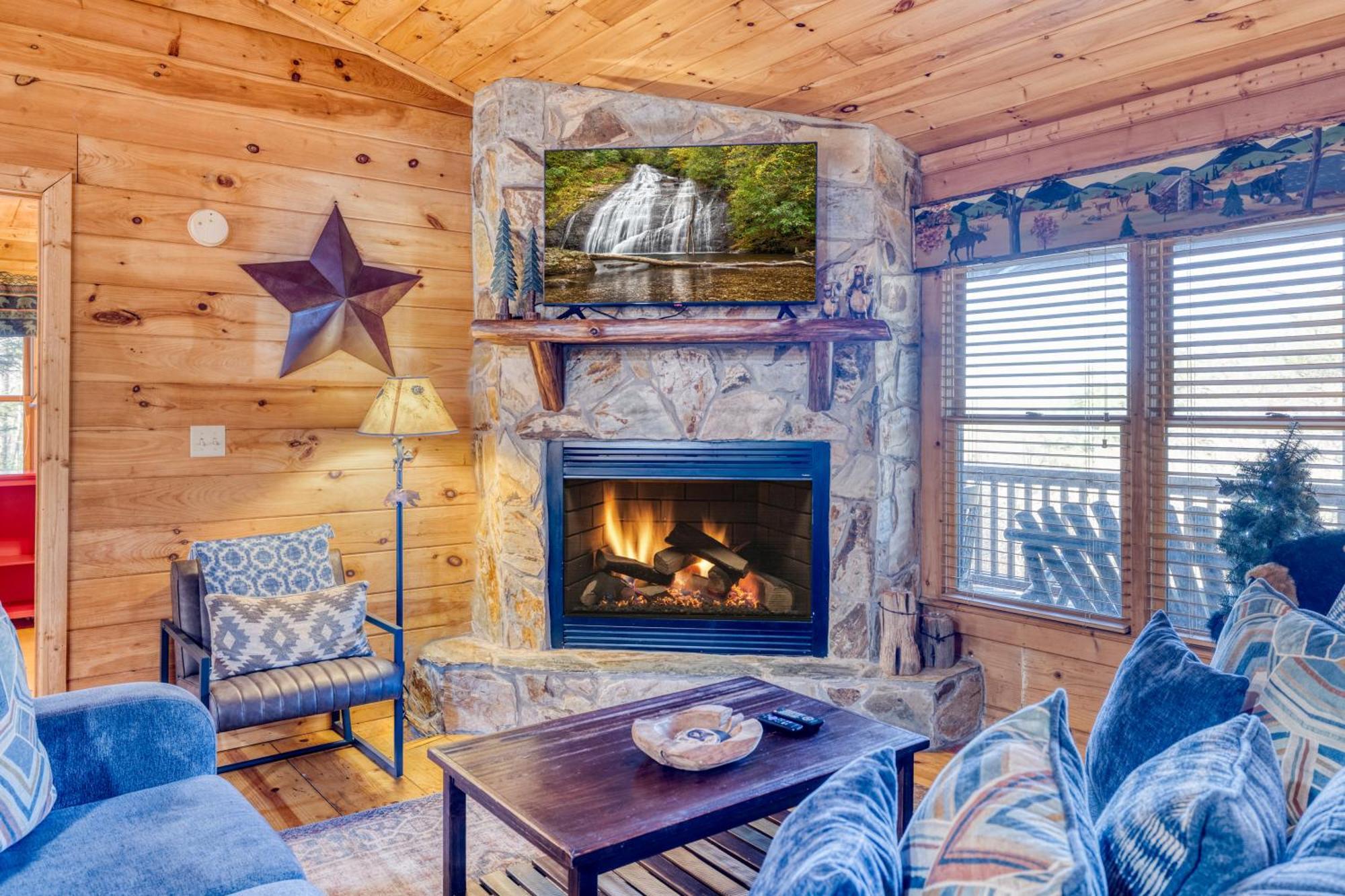 Secluded Sunrise Ridge-10 Min From Blue Ridge, King Beds, Hot Tub, 2 Porches, Fireplace Wood Burning, Mountain View, Cozy 外观 照片